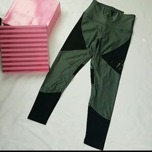 PINK💚ultimate leggings. Victoria Secret
